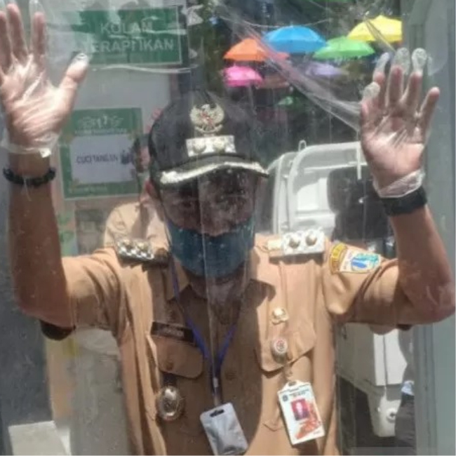 Dua Puskesmas Jakarta Pusat terima bantuan bilik disinfektan